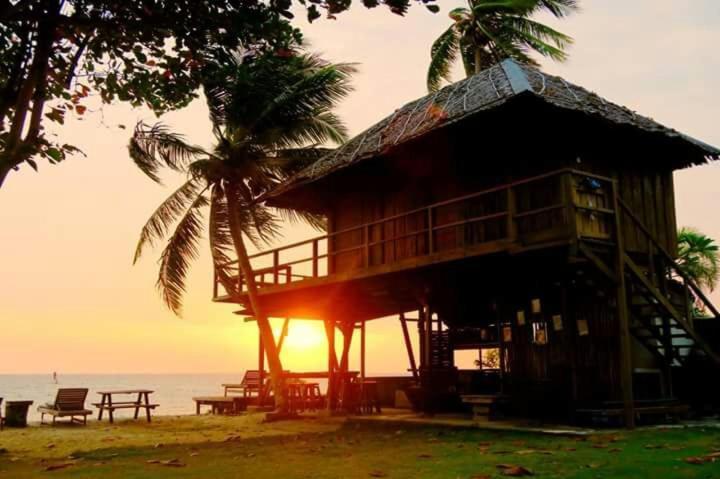 Ten Rooms Teluk Bakau Exteriör bild