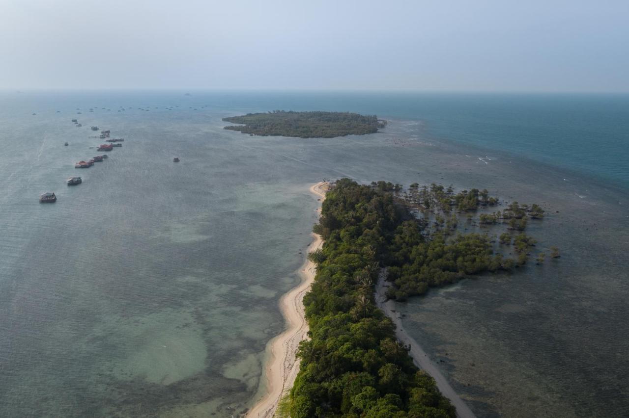 Ten Rooms Teluk Bakau Exteriör bild
