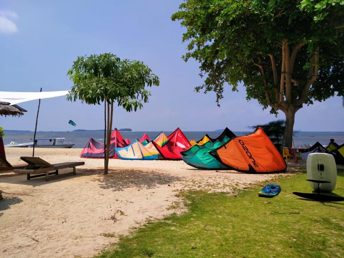Ten Rooms Teluk Bakau Exteriör bild