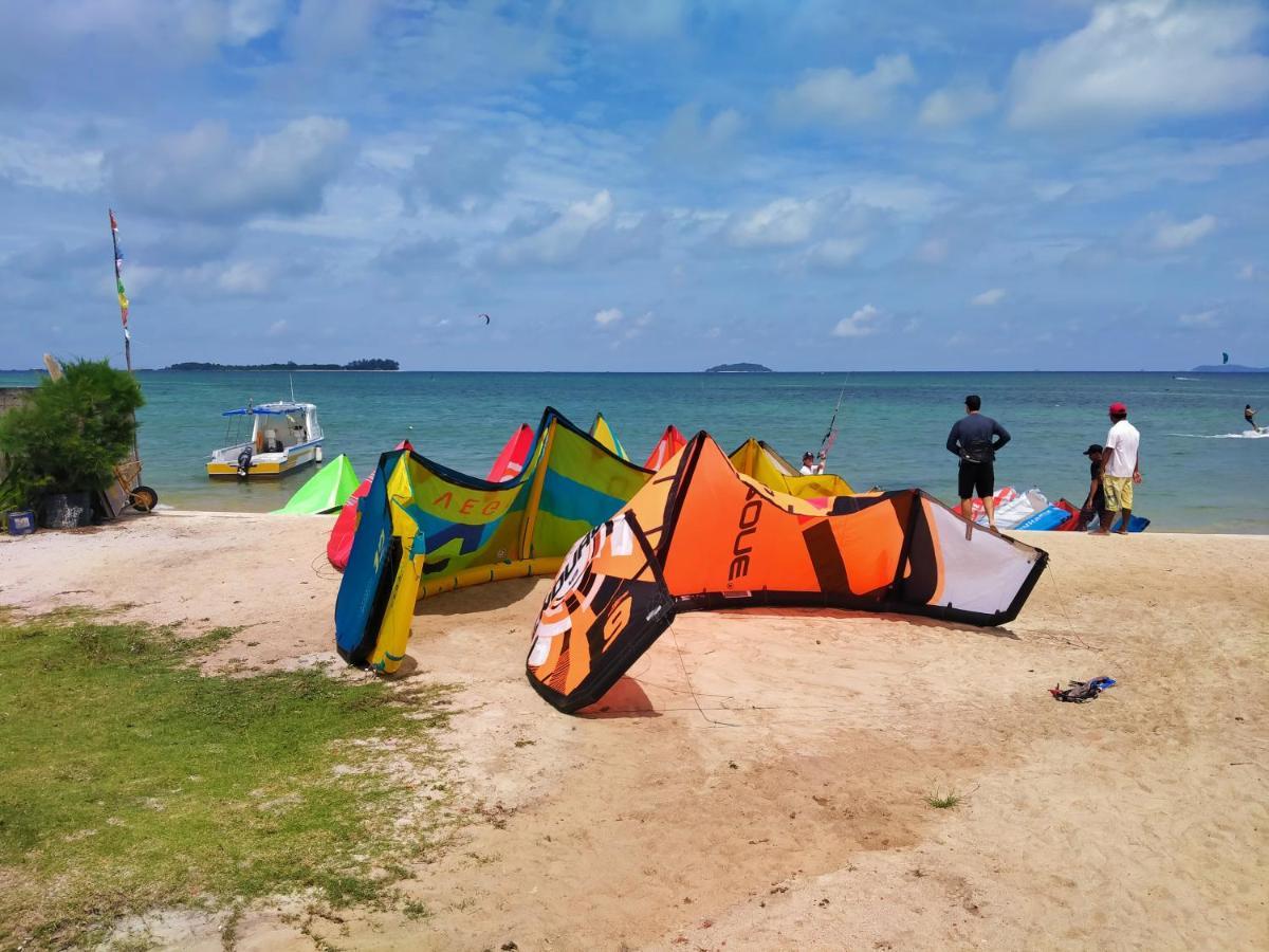 Ten Rooms Teluk Bakau Exteriör bild
